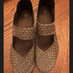 Bernie Mav Mer Charm Yael Wedge Shoes